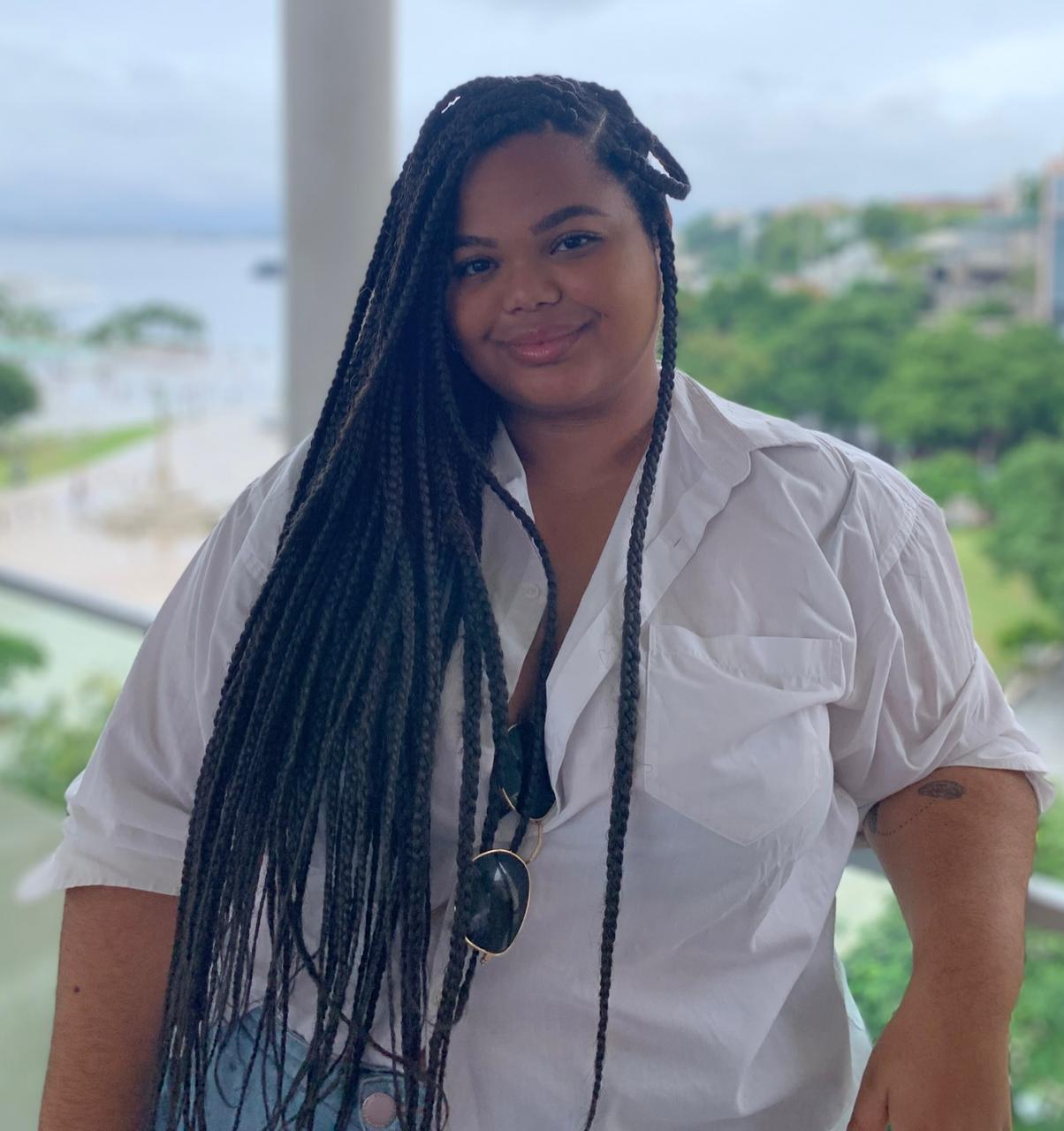 Foto da psicóloga Graziela Rocha, especialista em TCC, diversidade e inclusão.